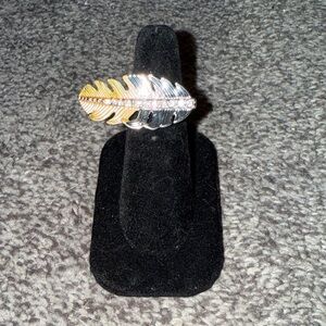 Elegant Silver Feather Ring